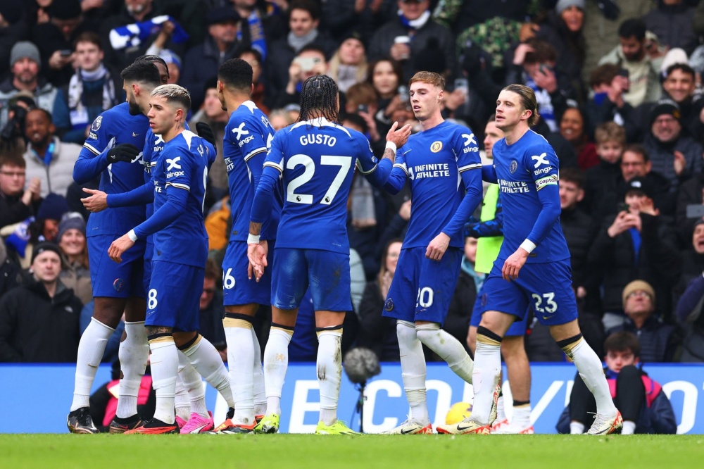 曼联考虑签下巴莱巴，期待填补中场空缺，暂无戈麦斯交易计划。