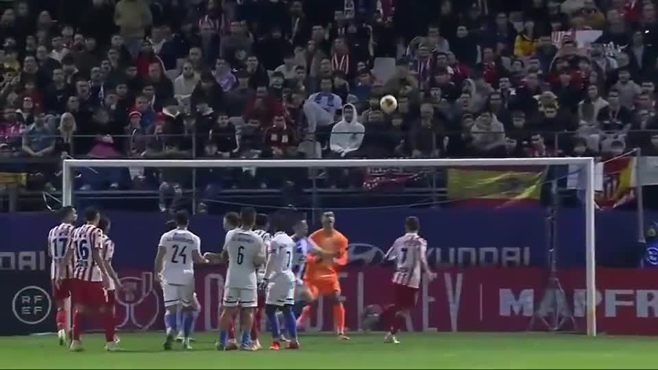 跟队记者：阿莱格里明确要求冬窗买前锋；米兰没考虑齐尔克泽