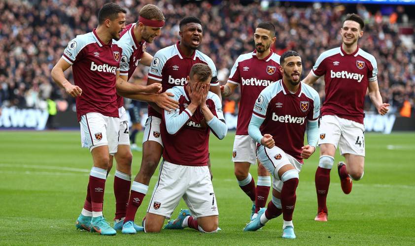 凯里·詹娜养女晒奢华生活，其母21岁跻身十亿富豪榜