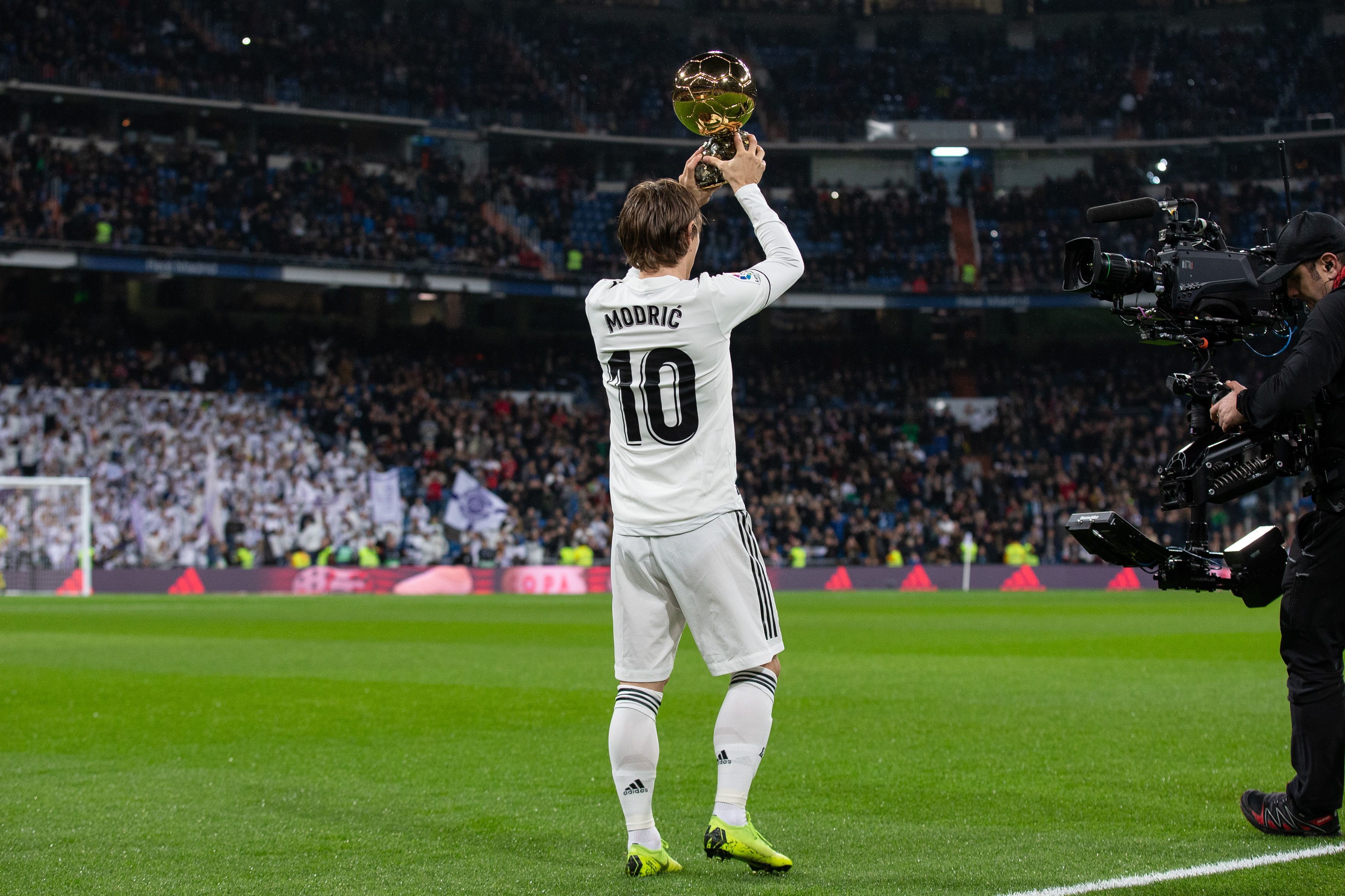 弗兰克表示热刺正在“处理”比苏马转会风波，乌多吉将缺席至明年