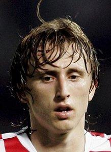 侯森：真不想看到一次次从门里捡球了；我们离不了球迷的支持