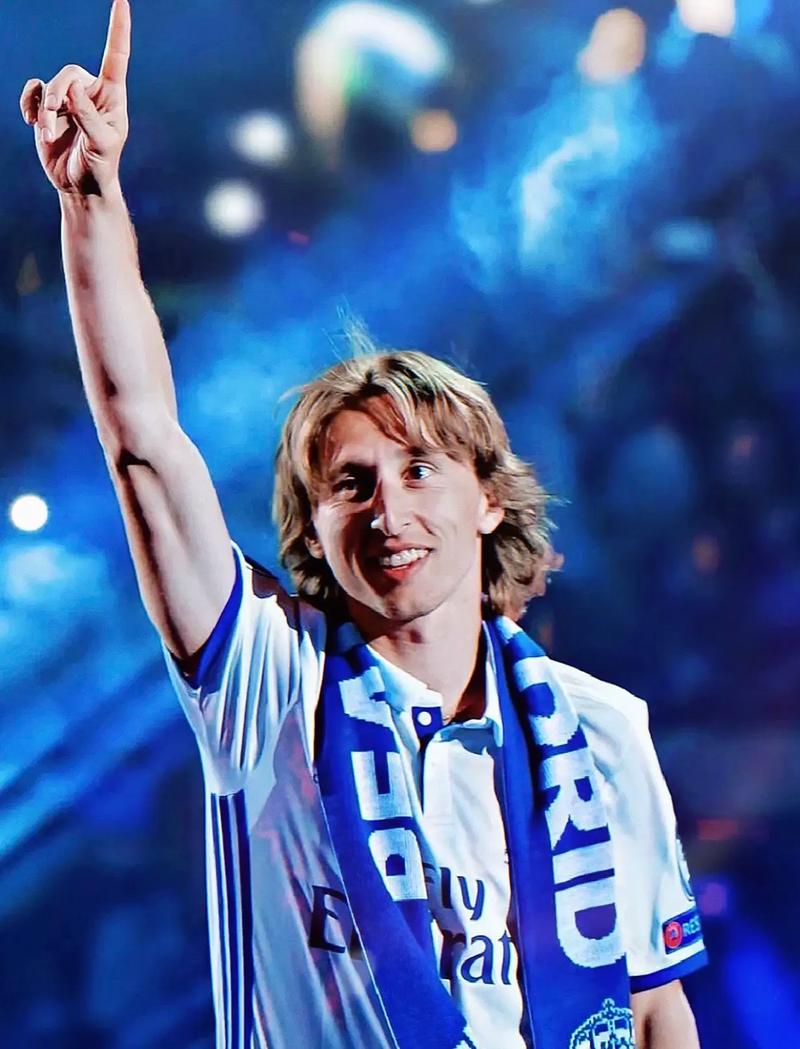 韩国杯半场：李洞俊补时收空门大礼建功，光州暂0-1全北